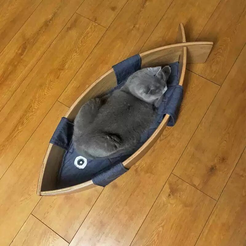 Minimalist Solid Wood Cat Bed with Soft Linen Cushions, Curved Open Indoor Cat Lounge Furniture for Large & Small Cats